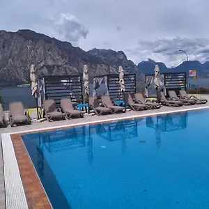https://sole-malcesine.hotelinveneto.com
